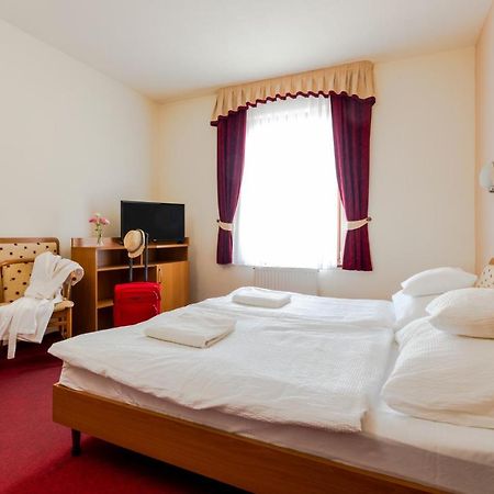 Hotel Imperial Gyogyszallo Es Gyogyfurdo Kiskoros Εξωτερικό φωτογραφία
