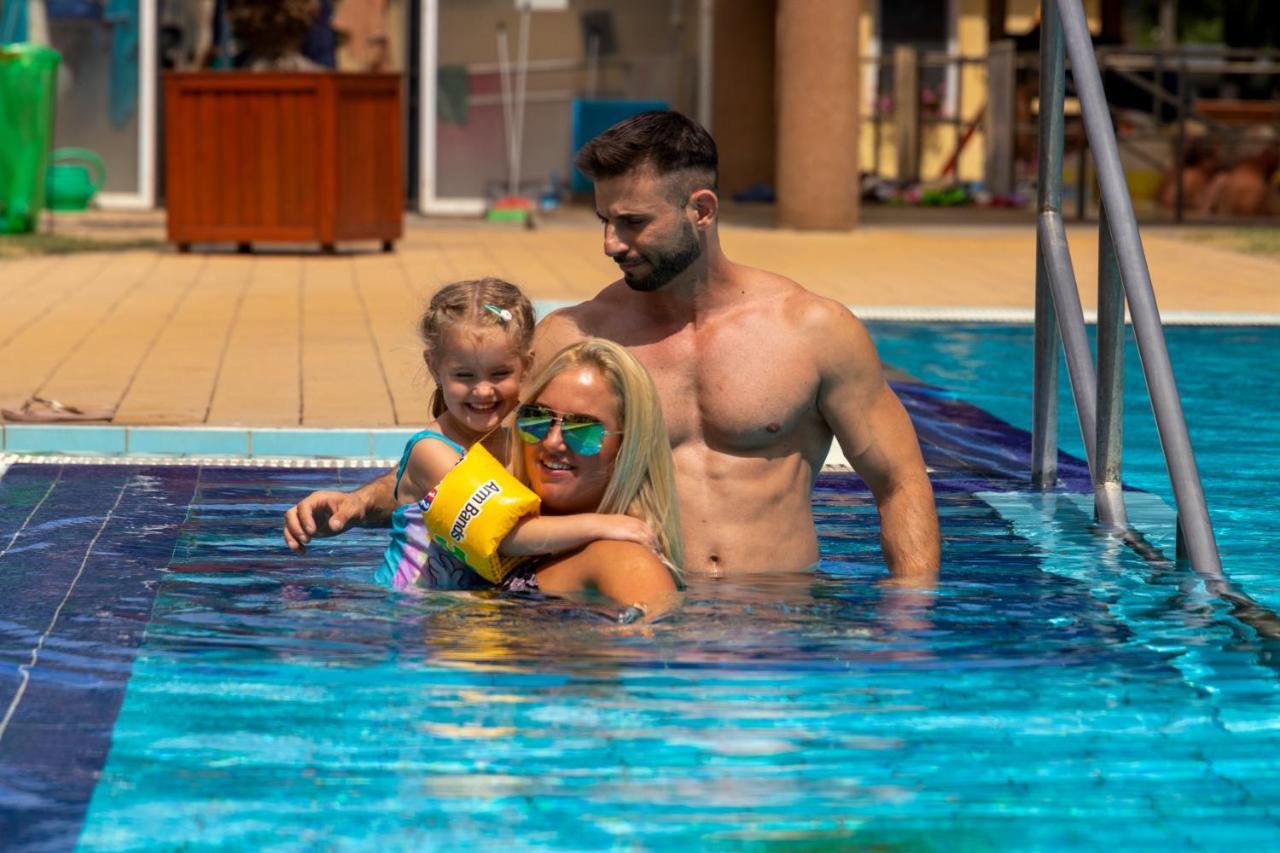 Hotel Imperial Gyogyszallo Es Gyogyfurdo Kiskoros Εξωτερικό φωτογραφία